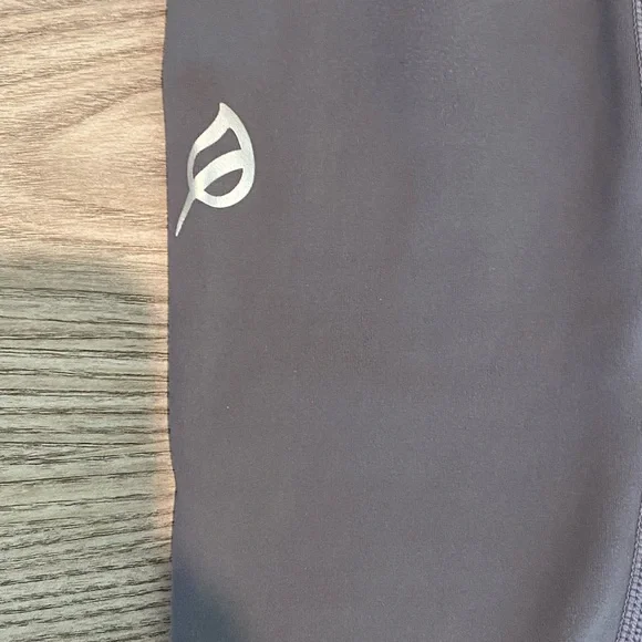 P’tula Alainah III Pocket Legging Women’s size Small Plum Gray Color Soft! - Picture 2 of 6
